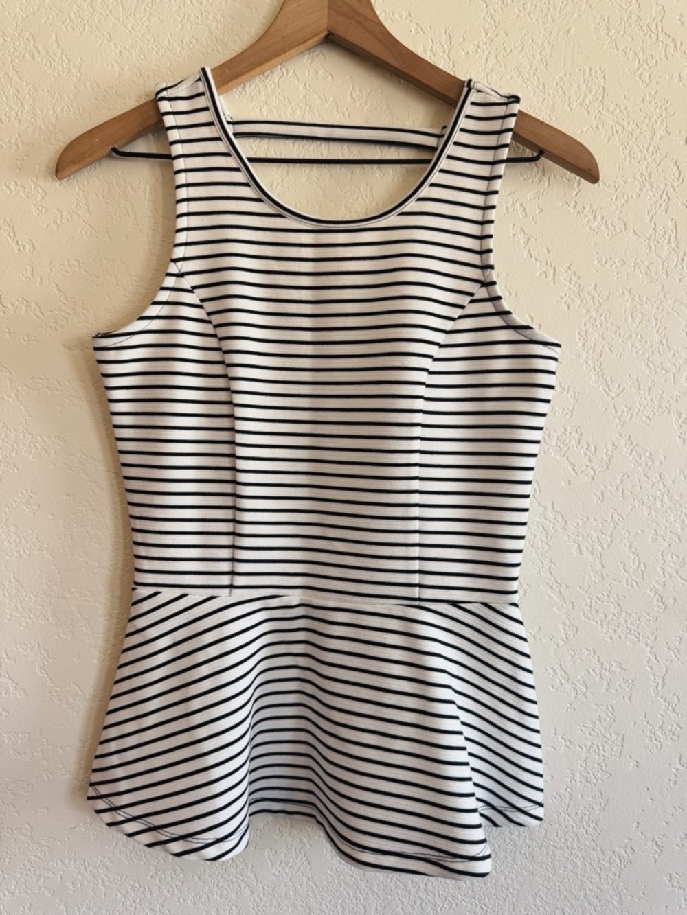 Maurice’s | black and white peplum tank top | XS